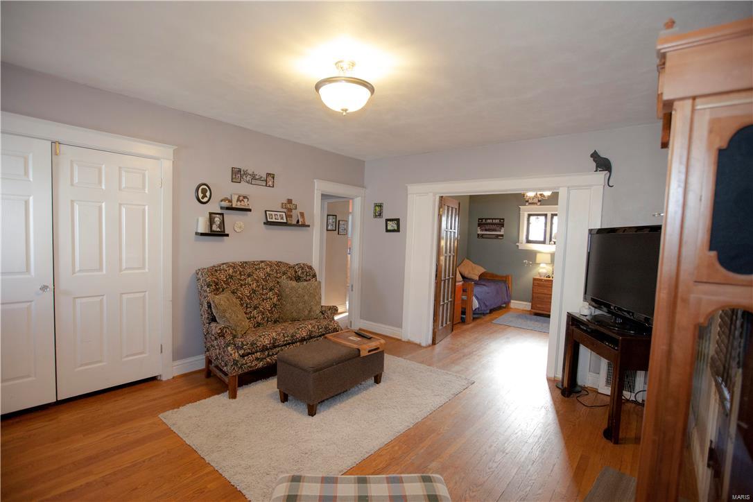 22 Sunset Court St. Louis, MO 63121 - Photo 2 of 23