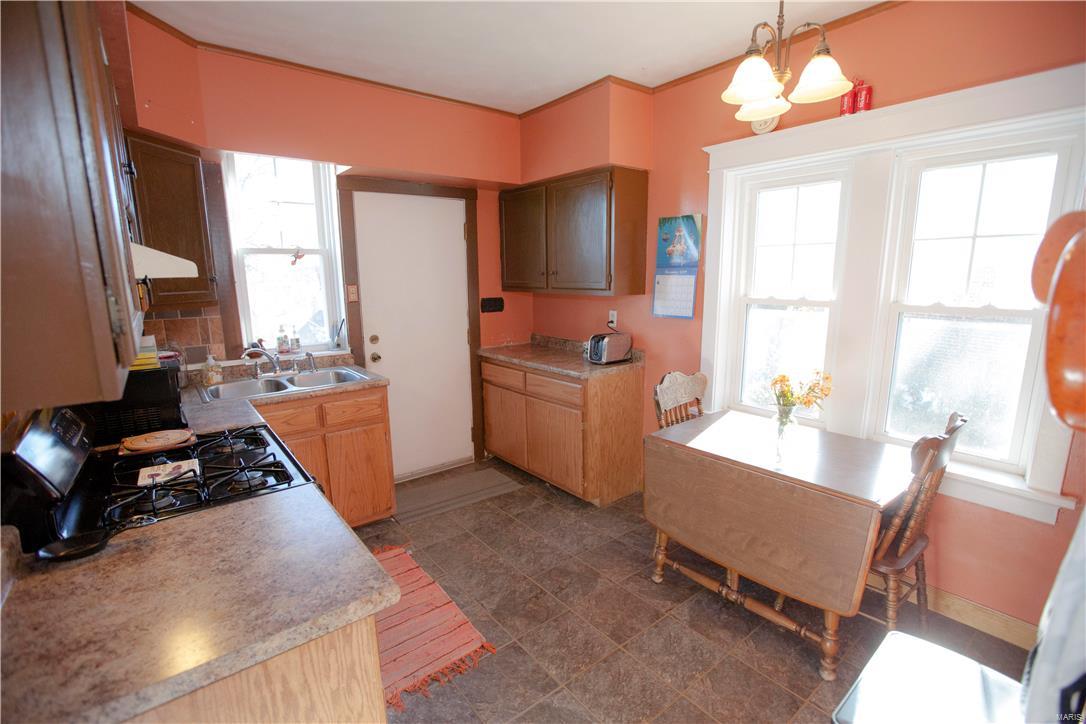 22 Sunset Court St. Louis, MO 63121 - Photo 11 of 23