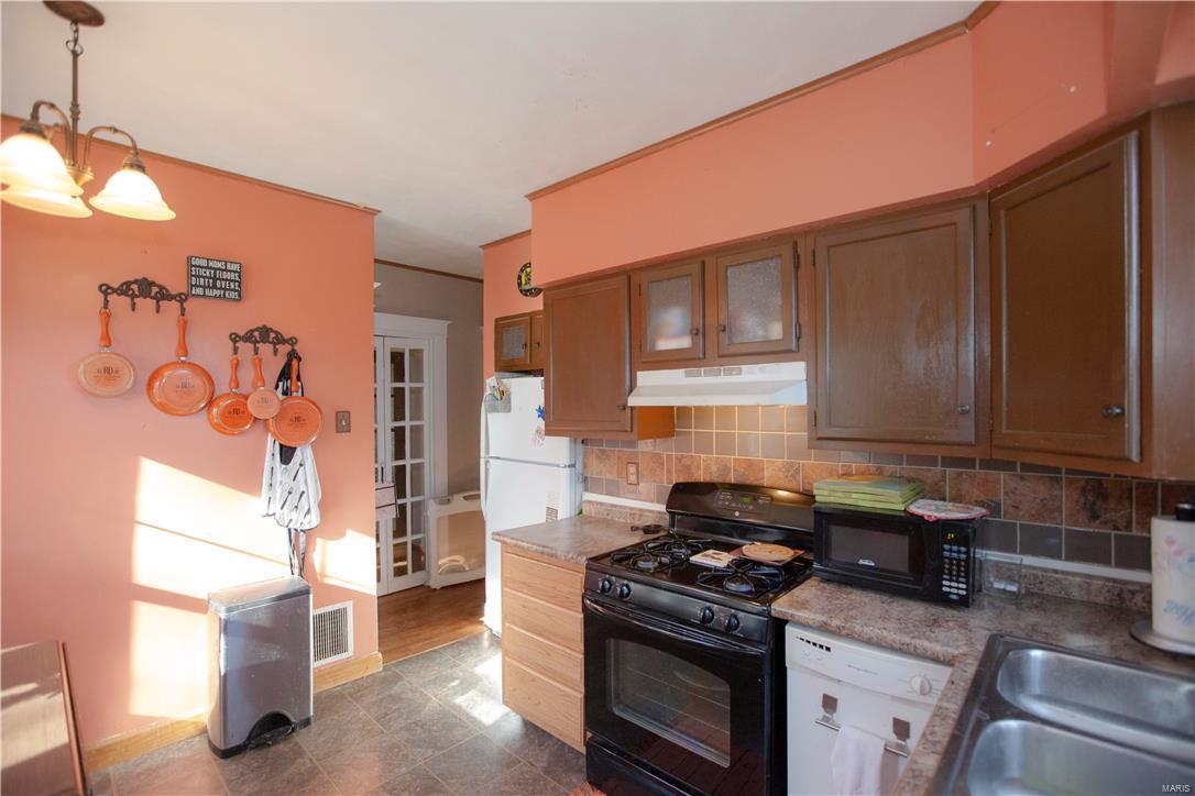 22 Sunset Court St. Louis, MO 63121 - Photo 14 of 23