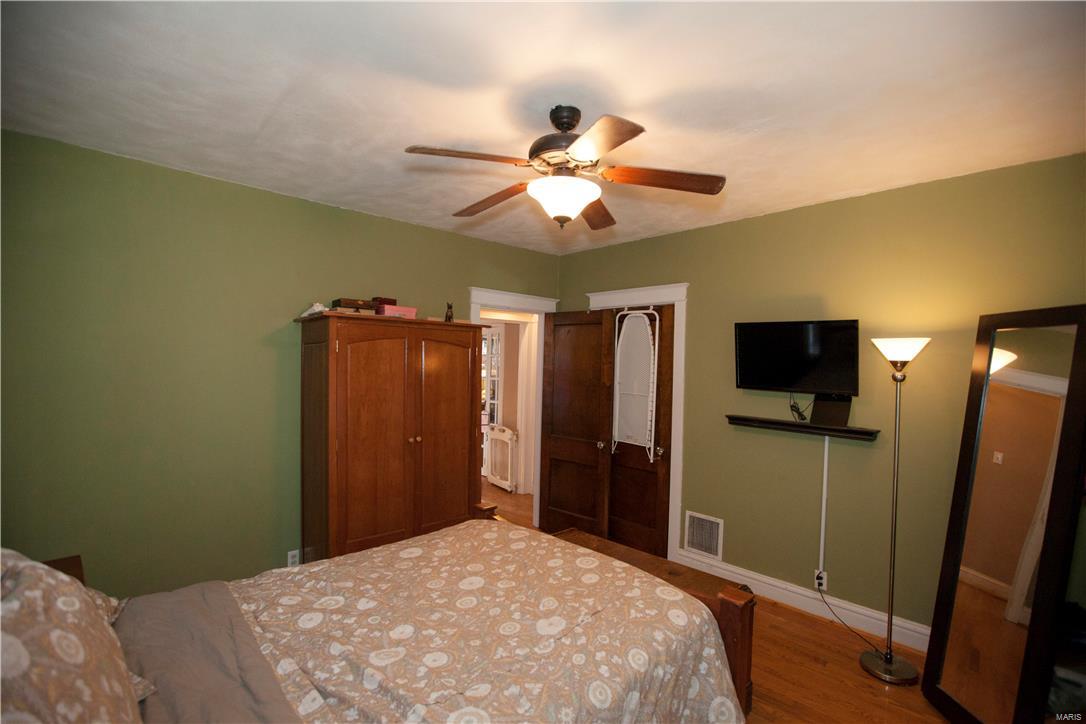 22 Sunset Court St. Louis, MO 63121 - Photo 9 of 23