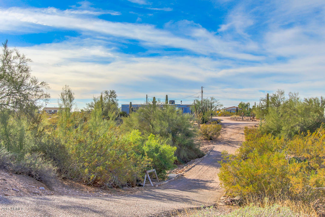 178 North Starr Road Apache Junction, AZ 85119 - Photo 19 of 41 a view of a city with green space