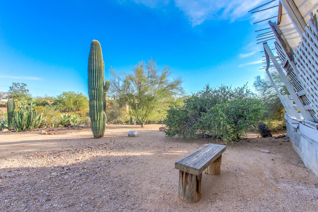 178 North Starr Road Apache Junction, AZ 85119 - Photo 20 of 41 a wooden bench sitting in middle of a field