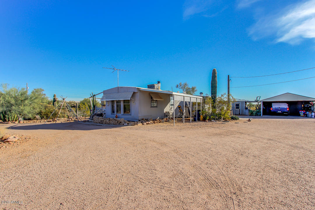 178 North Starr Road Apache Junction, AZ 85119 - Photo 4 of 41 a front view of a house with a yard and parking