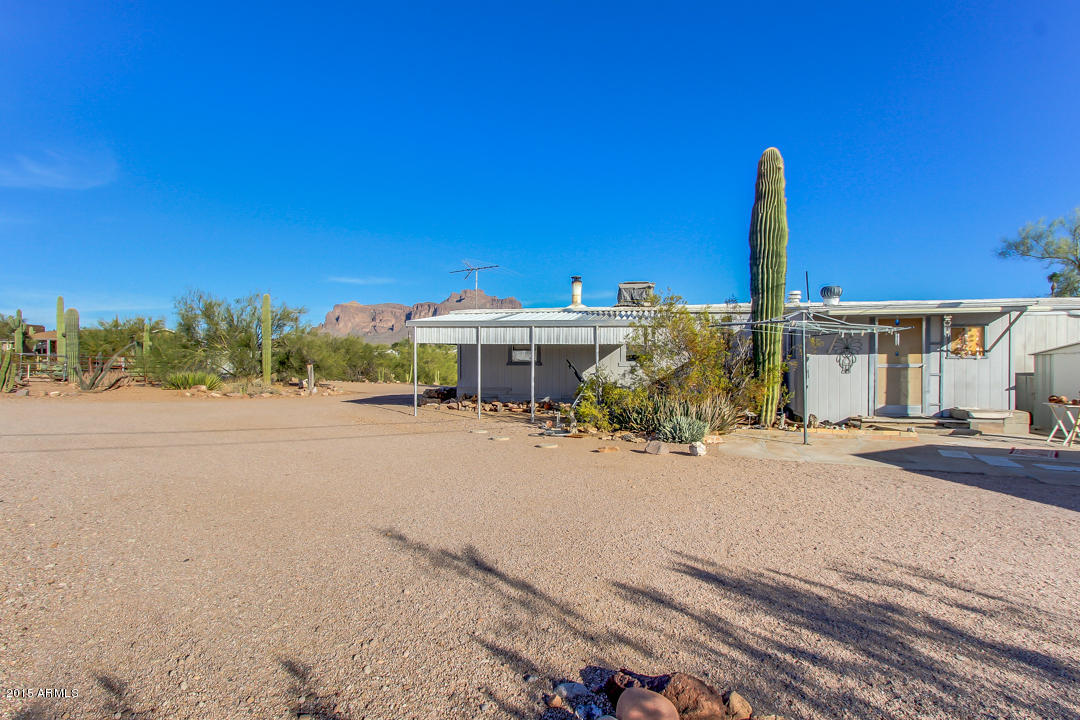 178 North Starr Road Apache Junction, AZ 85119 - Photo 5 of 41 a view of a house with a street