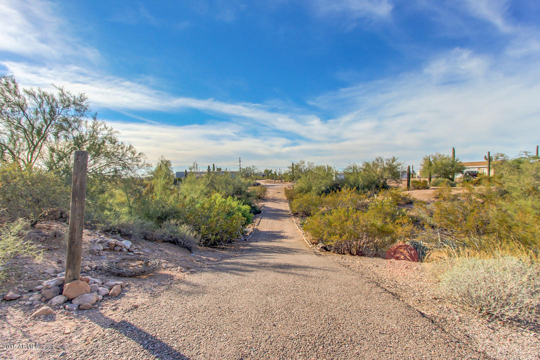 178 North Starr Road Apache Junction, AZ 85119 - Photo 6 of 41 a view of a pathway both side of yard