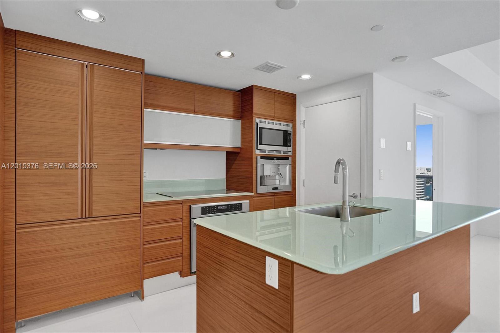 5875 Collins Avenue, Unit 1803 Miami Beach, FL 33140 - Photo 16 of 41
