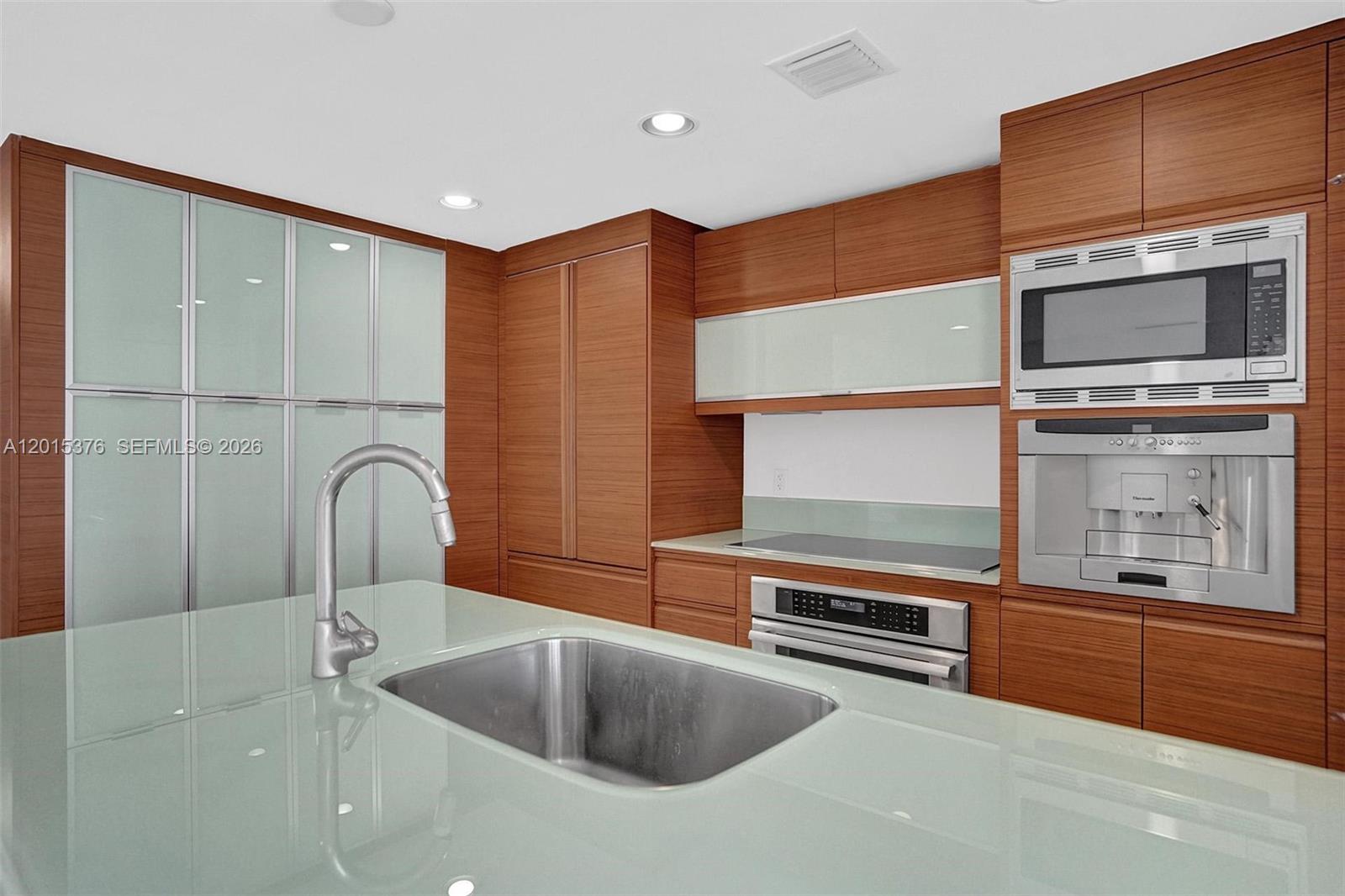 5875 Collins Avenue, Unit 1803 Miami Beach, FL 33140 - Photo 18 of 41