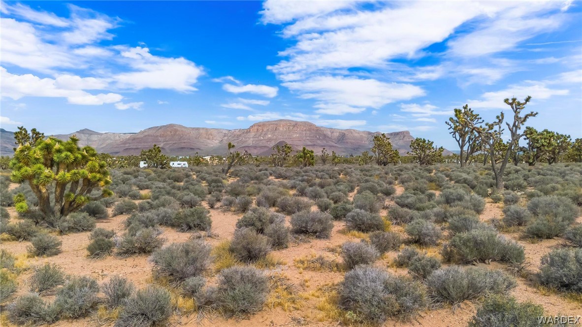 26885 Verde Meadview, AZ 86444 - Photo 8 of 31 a view of a city with mountains in the background