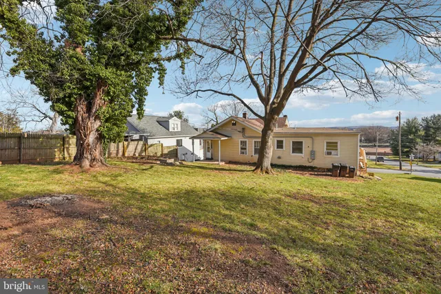 $1,350 | 209 Locust Street, Unit A, Frederick, MD 21703