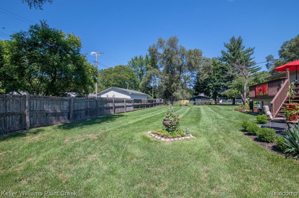 2550 Hessel Avenue Rochester Hills, MI 48307 - Photo 3 of 35