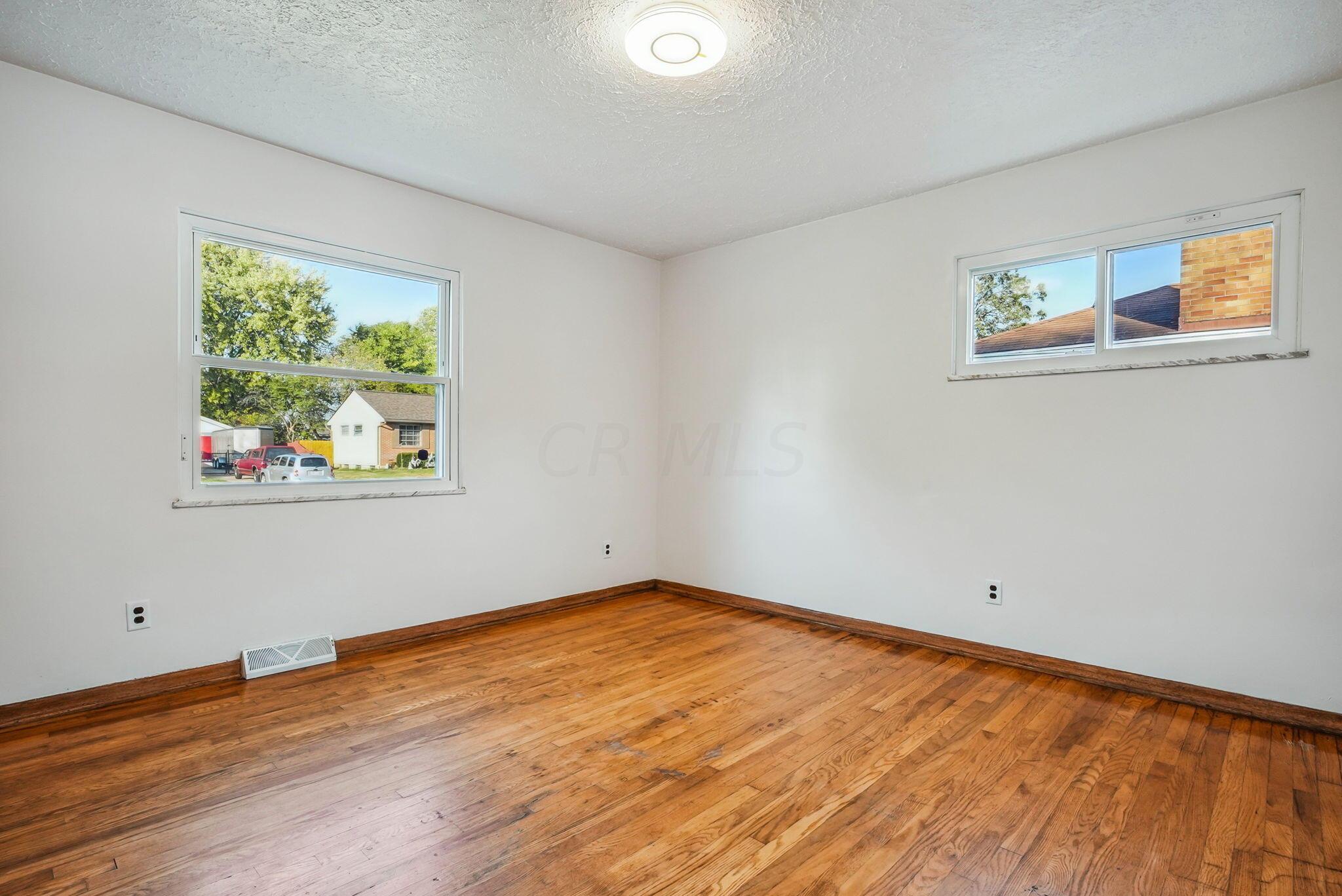 1611 Sale Road Columbus, OH 43224 - Photo 13 of 33 12-web-or-mls-1611-sale-rd