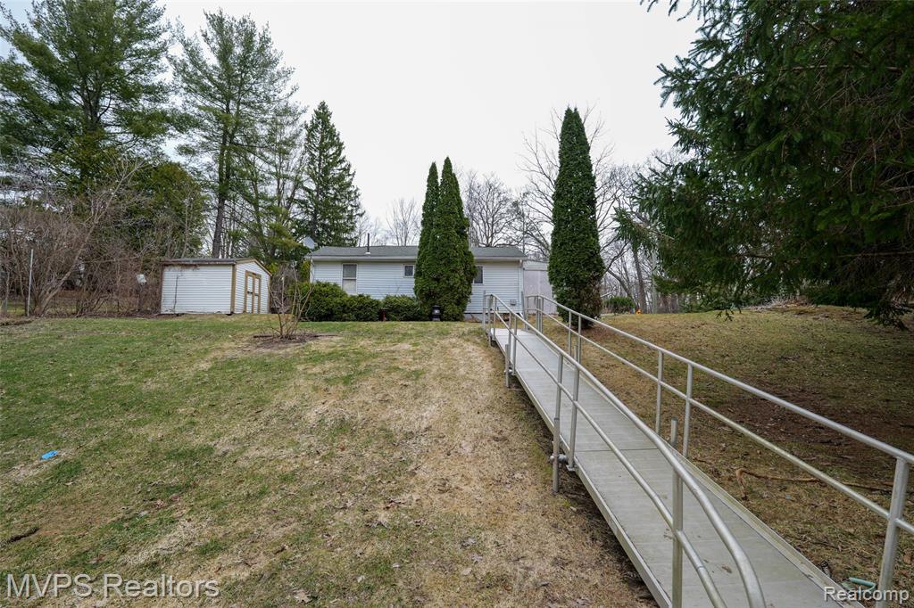 1721 Moffat Road Leonard, MI 48367 - Photo 26 of 38