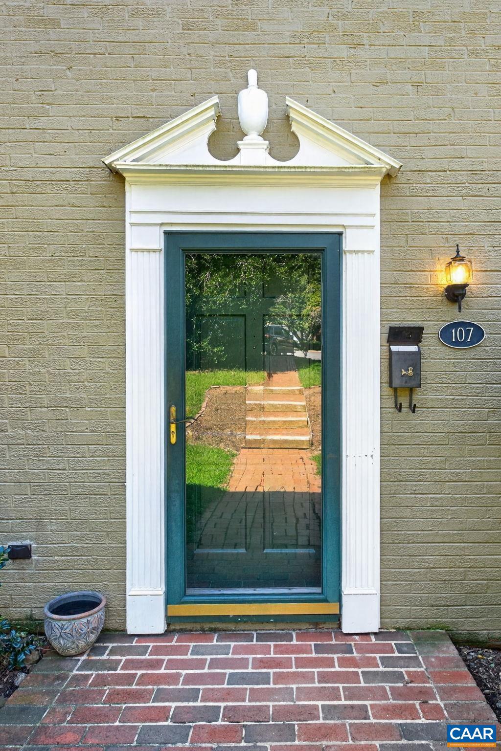 107 Georgetown Green Charlottesville, VA 22901 - Photo 4 of 30 Gallery Image 4