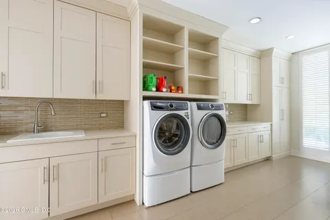 $8,750,000 | 38 Partridge Hollow Road, Greenwich, CT 06831