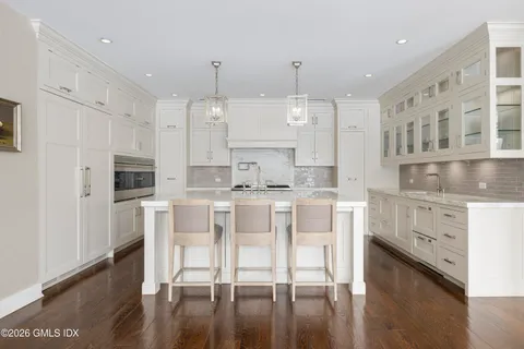 $8,750,000 | 38 Partridge Hollow Road, Greenwich, CT 06831