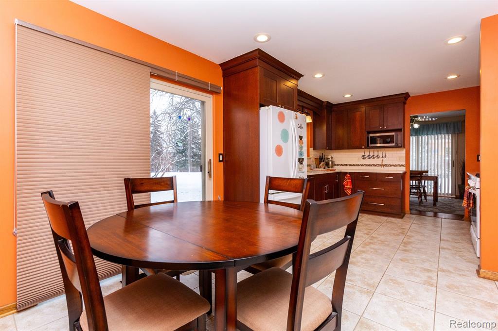 573 Lockmoore Court Rochester Hills, MI 48307 - Photo 13 of 59