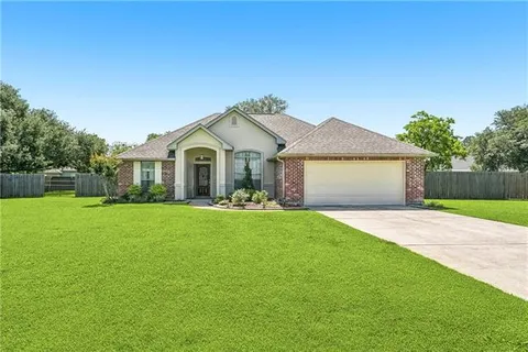 $315,000 | 428 Gainesway Drive, Madisonville, LA 70447