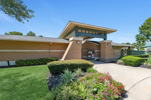 $434,321 | 18219 Windy Knl Way, Houston, TX 77084