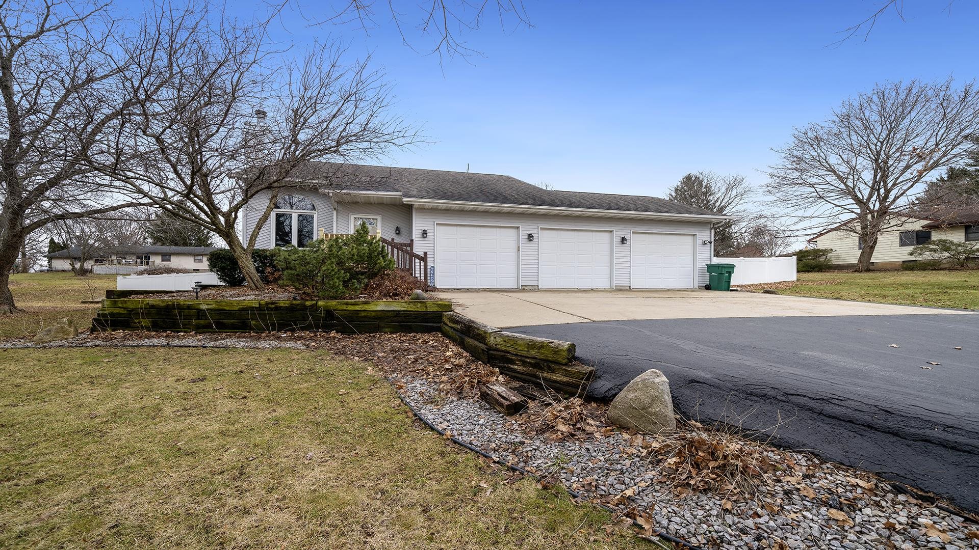 1564 Gleasman Road Rockford, IL 61103 - Photo 1 of 40 Gallery Image 1