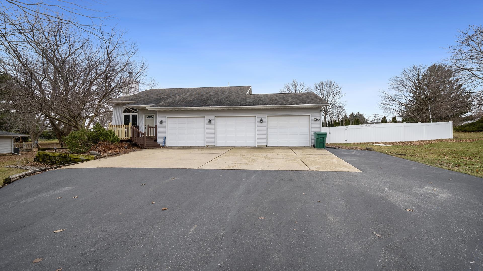 1564 Gleasman Road Rockford, IL 61103 - Photo 2 of 40 Gallery Image 2