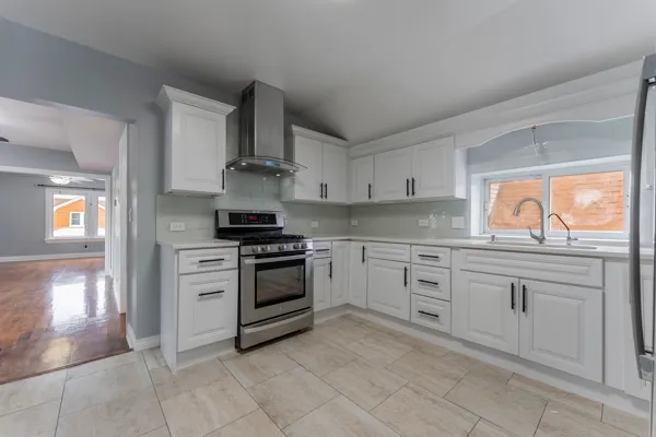 $1,800 | 1215 North Harding Avenue, Unit 2, Chicago, IL 60651