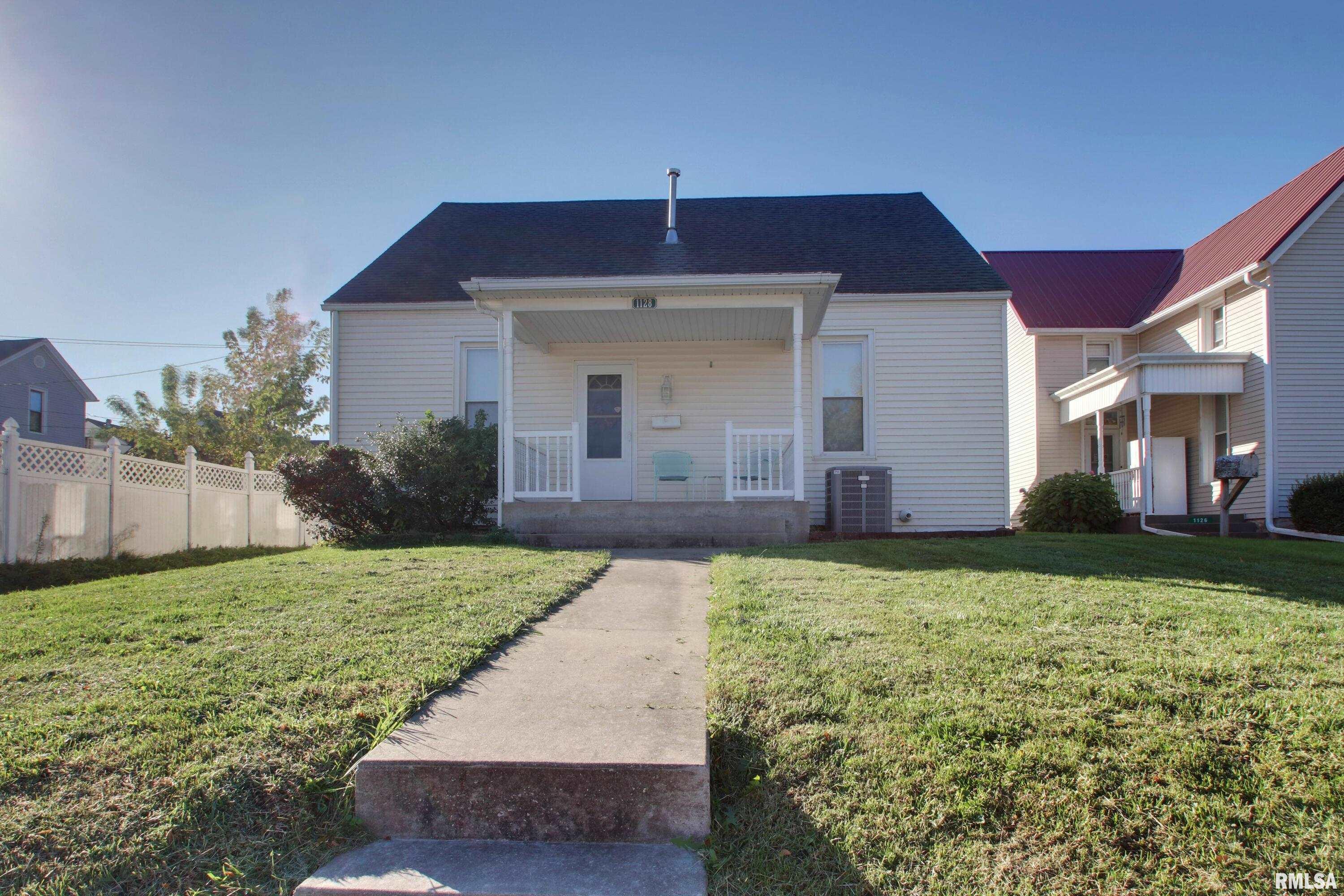 1128 Washington Street Quincy, IL 62301 - Photo 1 of 27