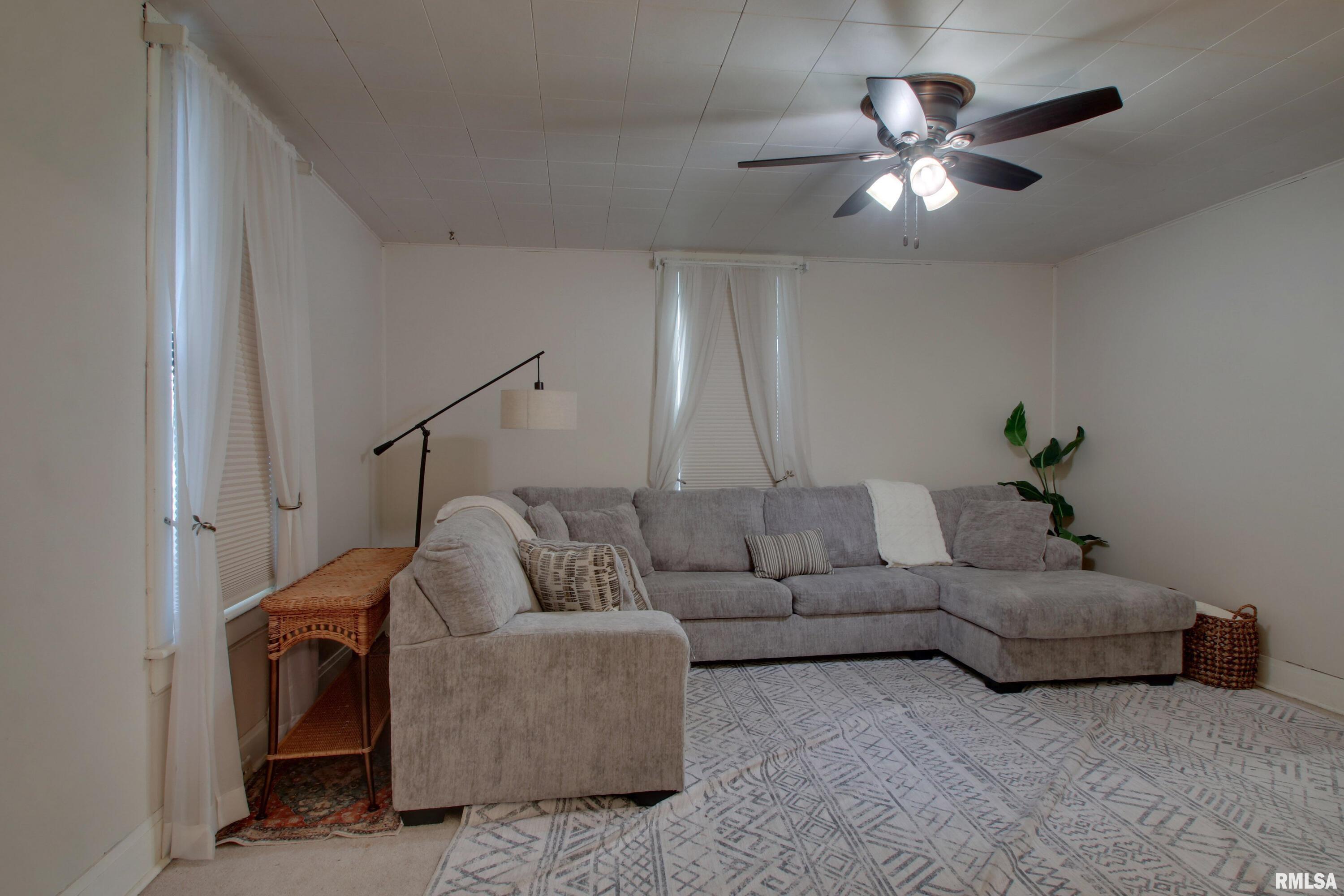 1128 Washington Street Quincy, IL 62301 - Photo 5 of 27