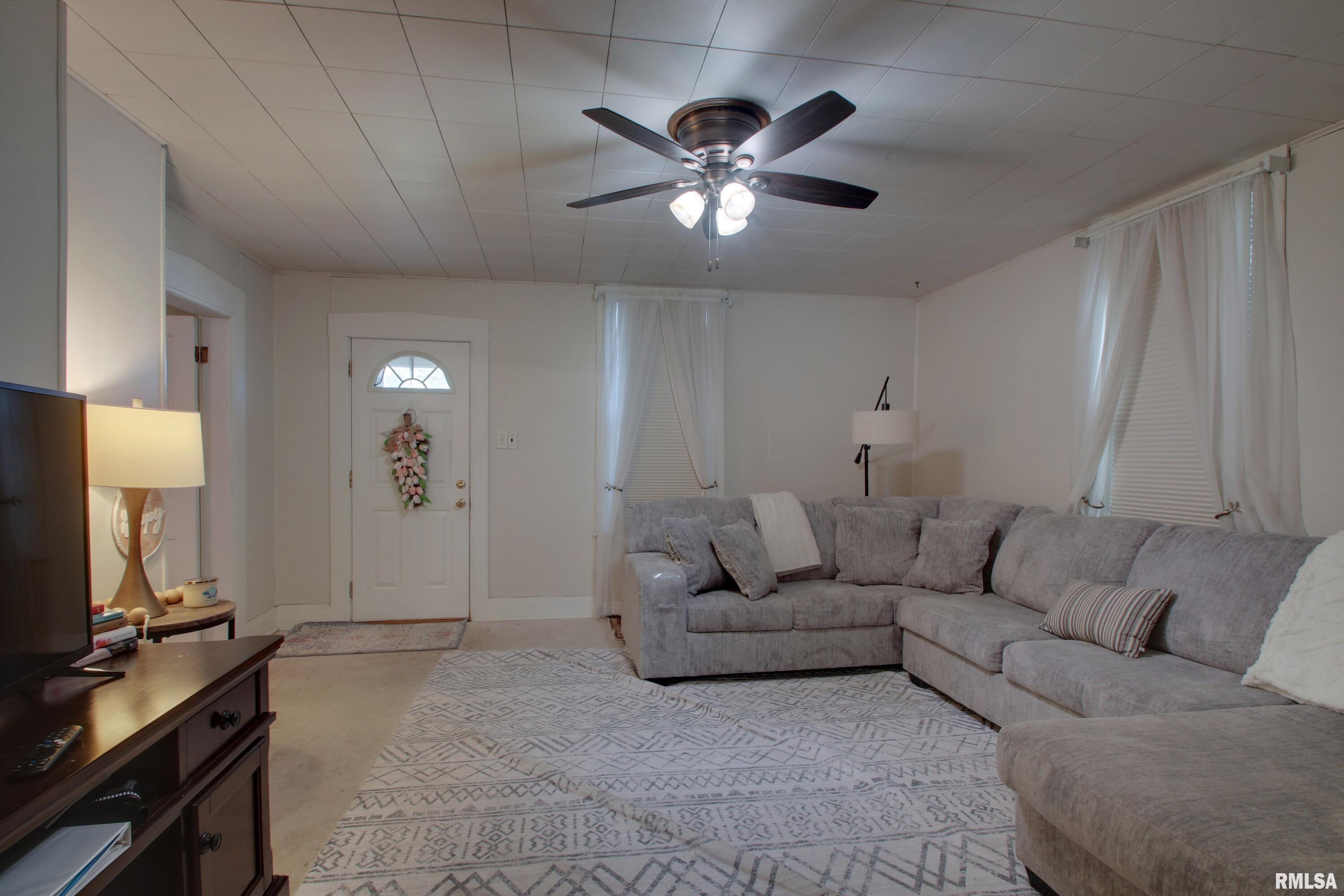 1128 Washington Street Quincy, IL 62301 - Photo 6 of 27