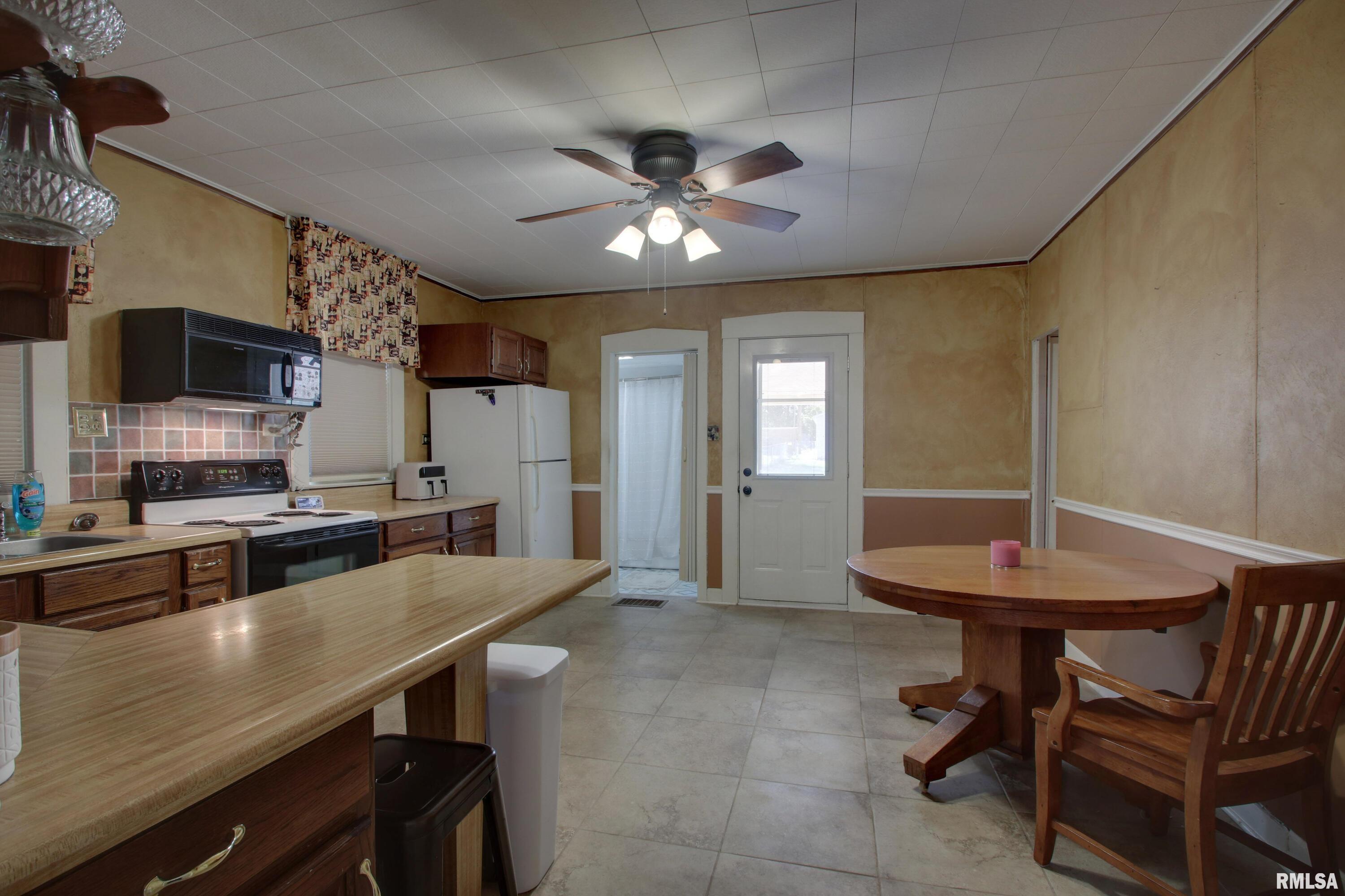 1128 Washington Street Quincy, IL 62301 - Photo 7 of 27