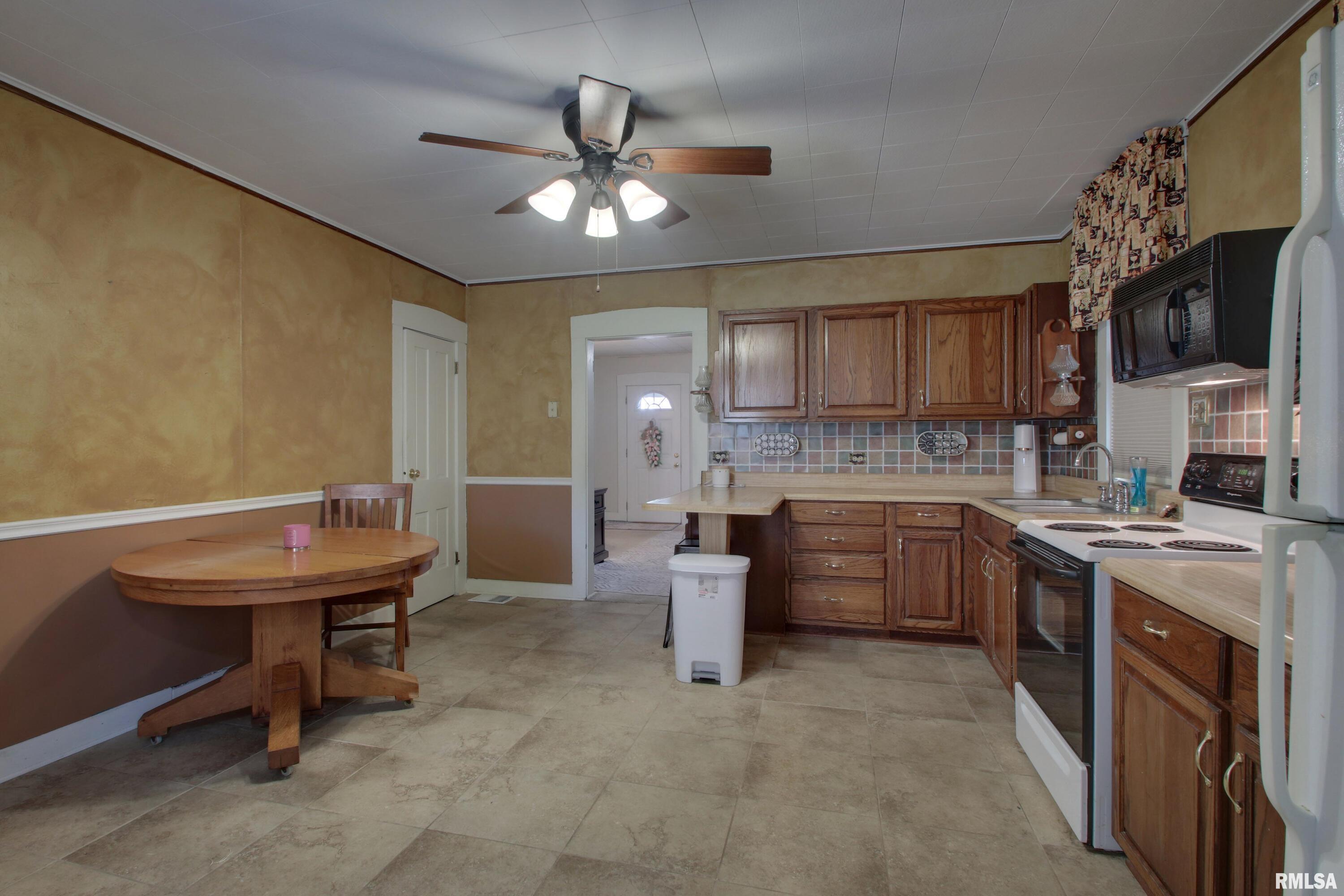 1128 Washington Street Quincy, IL 62301 - Photo 8 of 27