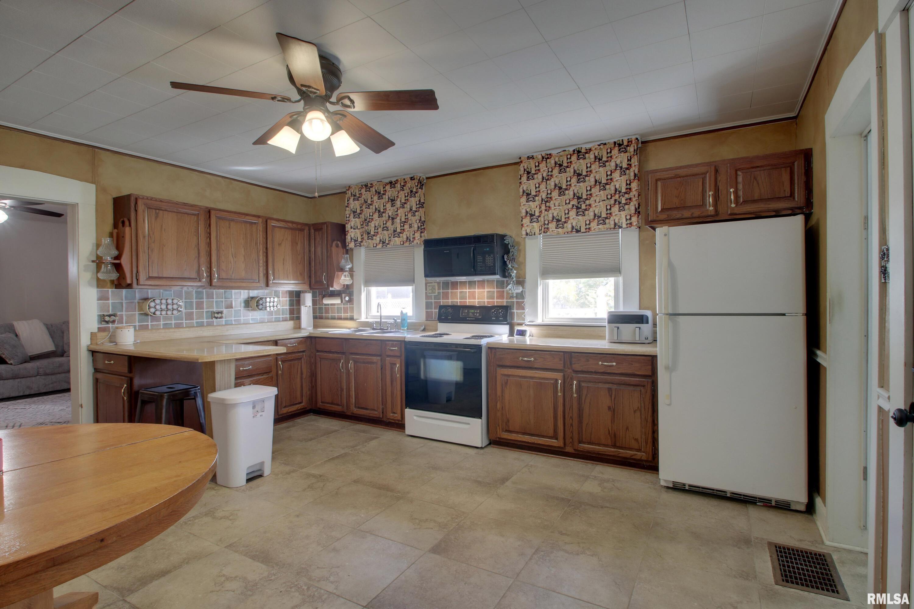 1128 Washington Street Quincy, IL 62301 - Photo 9 of 27