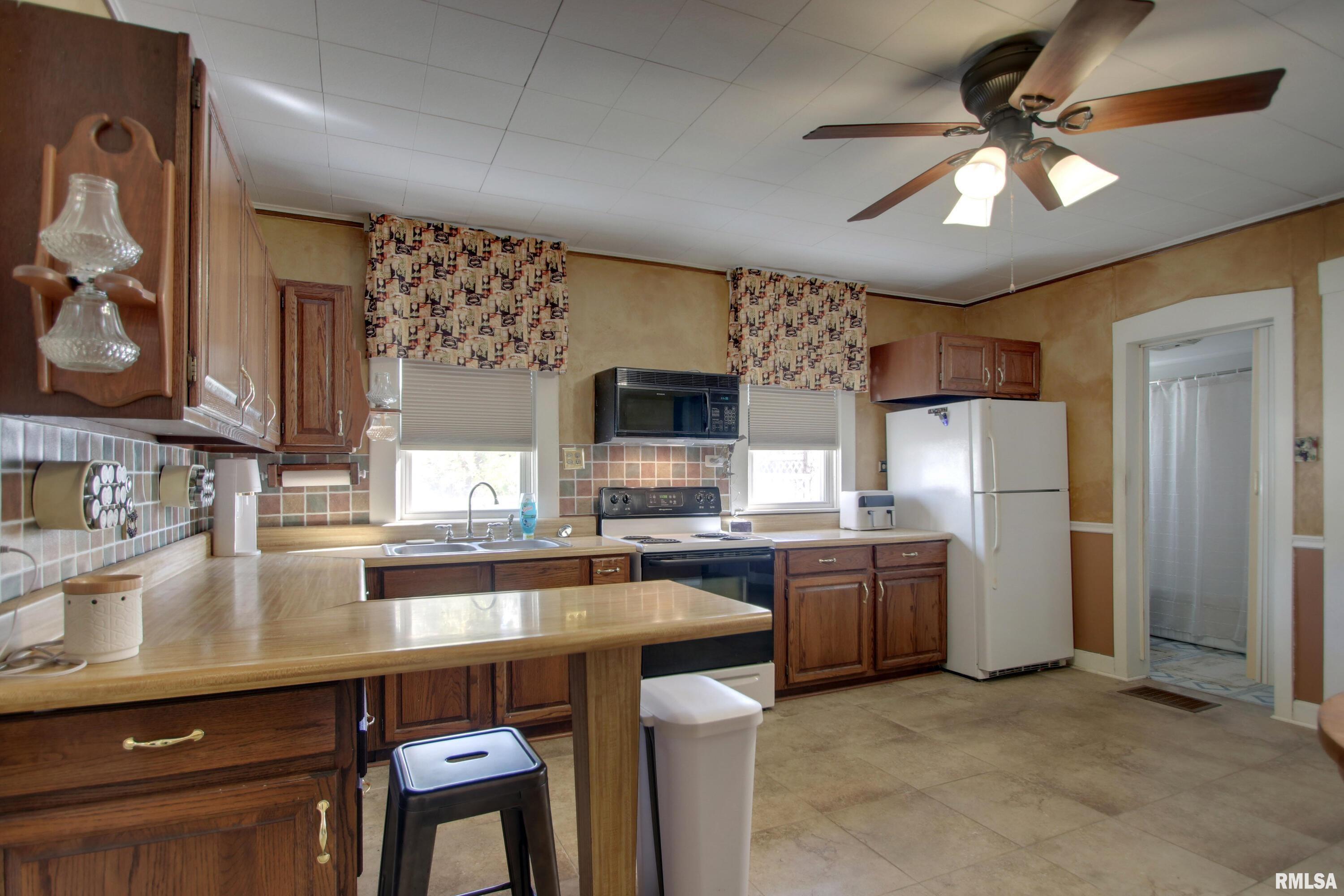 1128 Washington Street Quincy, IL 62301 - Photo 10 of 27