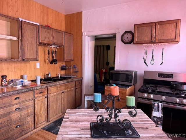 1812 Clinton Street Buffalo, NY 14206 - Photo 5 of 20 Upper Front Kitchen