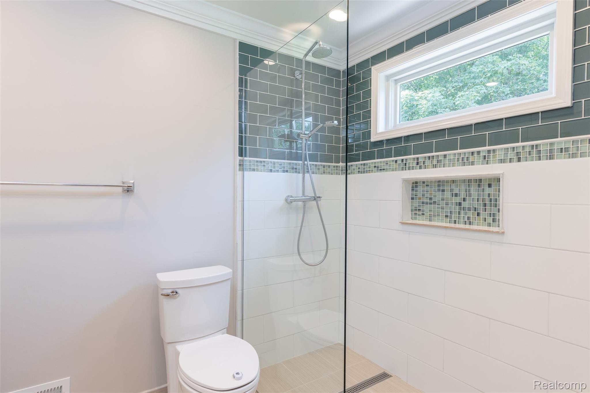 1295 Barneswood Lane Rochester, MI 48306 - Photo 17 of 31 17-Fully updated master bath.jpg