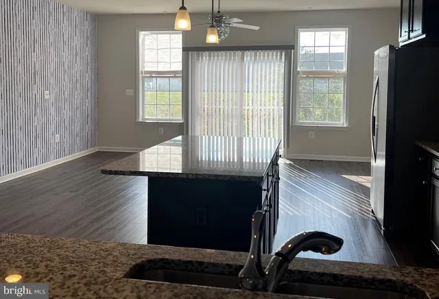 a view of entryway with window