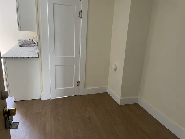 $1,725 | 145 Main Street, Unit 2, Newmarket, NH 03857