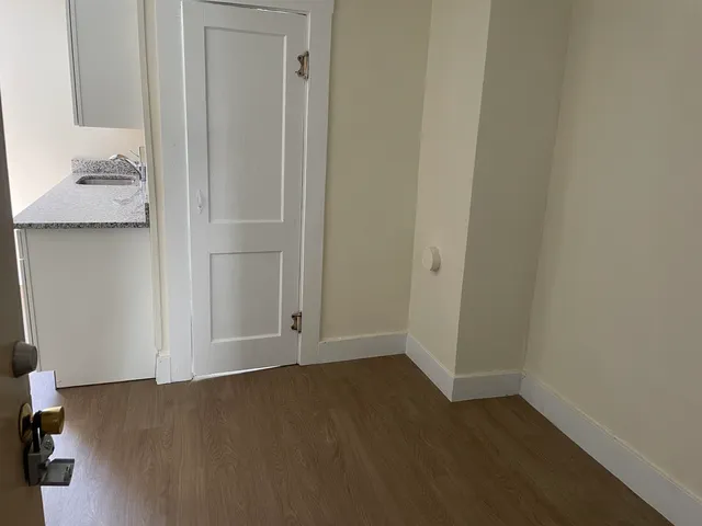 $1,725 | 145 Main Street, Unit 2, Newmarket, NH 03857