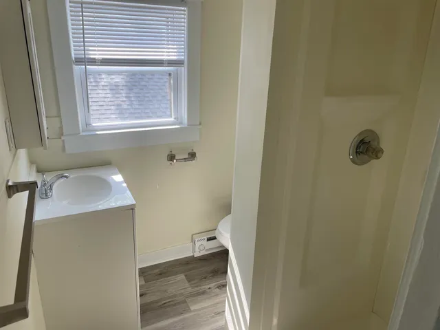 $1,725 | 145 Main Street, Unit 2, Newmarket, NH 03857