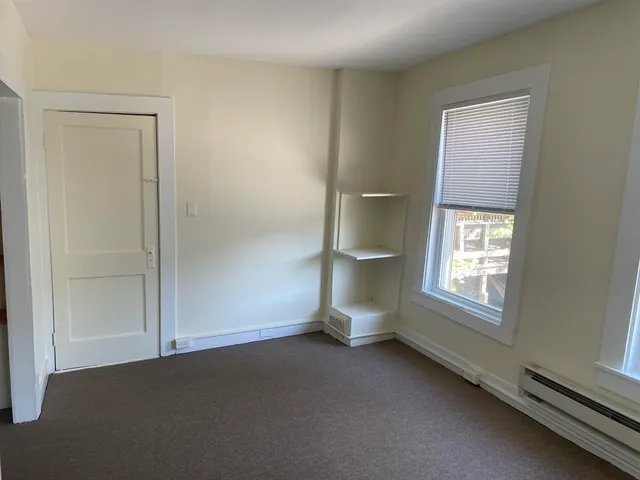 $1,725 | 145 Main Street, Unit 2, Newmarket, NH 03857