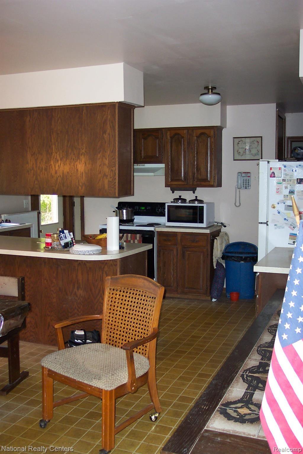 8450 Knox Road Clarkston, MI 48348 - Photo 54 of 85 Dining Room-Kitchen.JPG