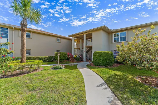 $2,200 | 14 Lake Vista Trail, Unit 101, Port St. Lucie, FL 34952