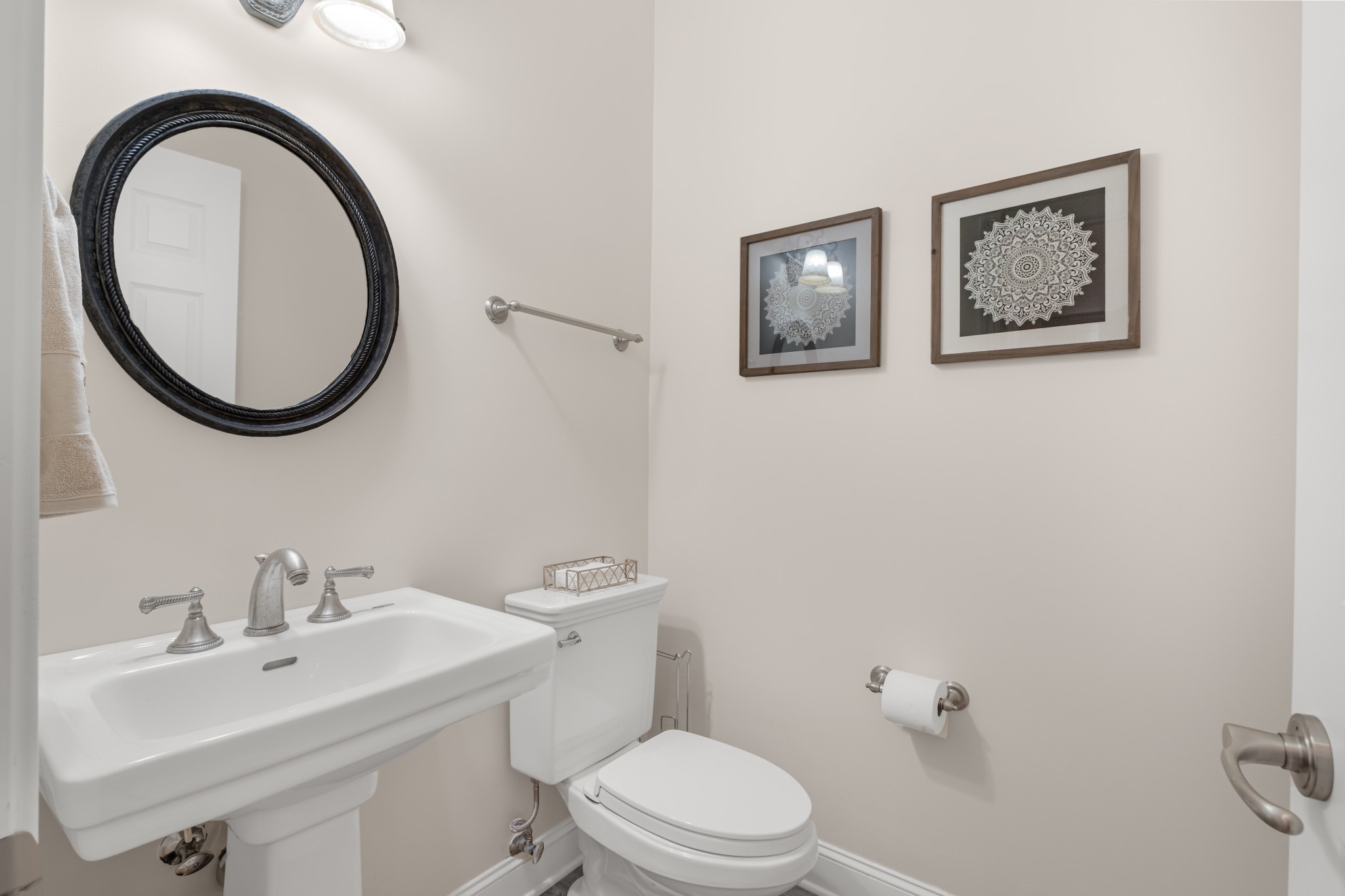 424 Sandcastle Road Franklin, TN 37069 - Photo 12 of 65 a bathroom with a toilet a sink and a mirror