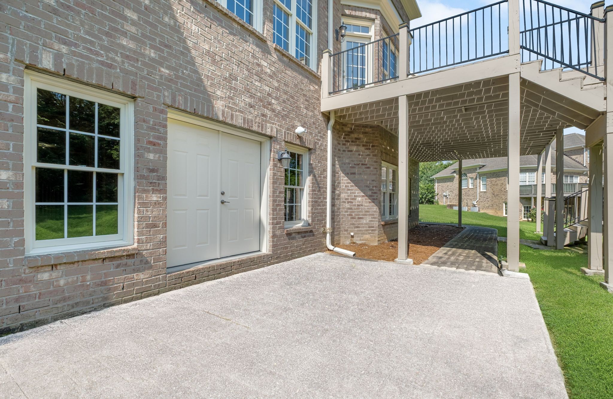 424 Sandcastle Road Franklin, TN 37069 - Photo 61 of 65 a backyard of a house