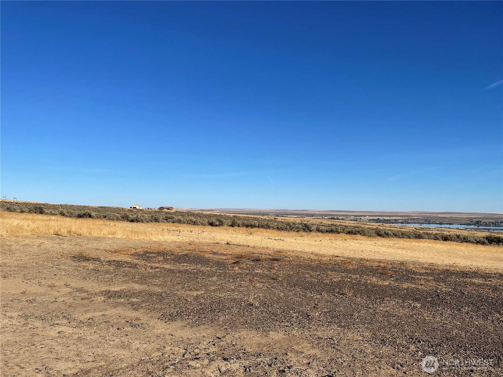 58 Banks Lake View Road, Unit 99115 Coulee City, WA 99115 - Photo 8 of 9 a view of an ocean and beach