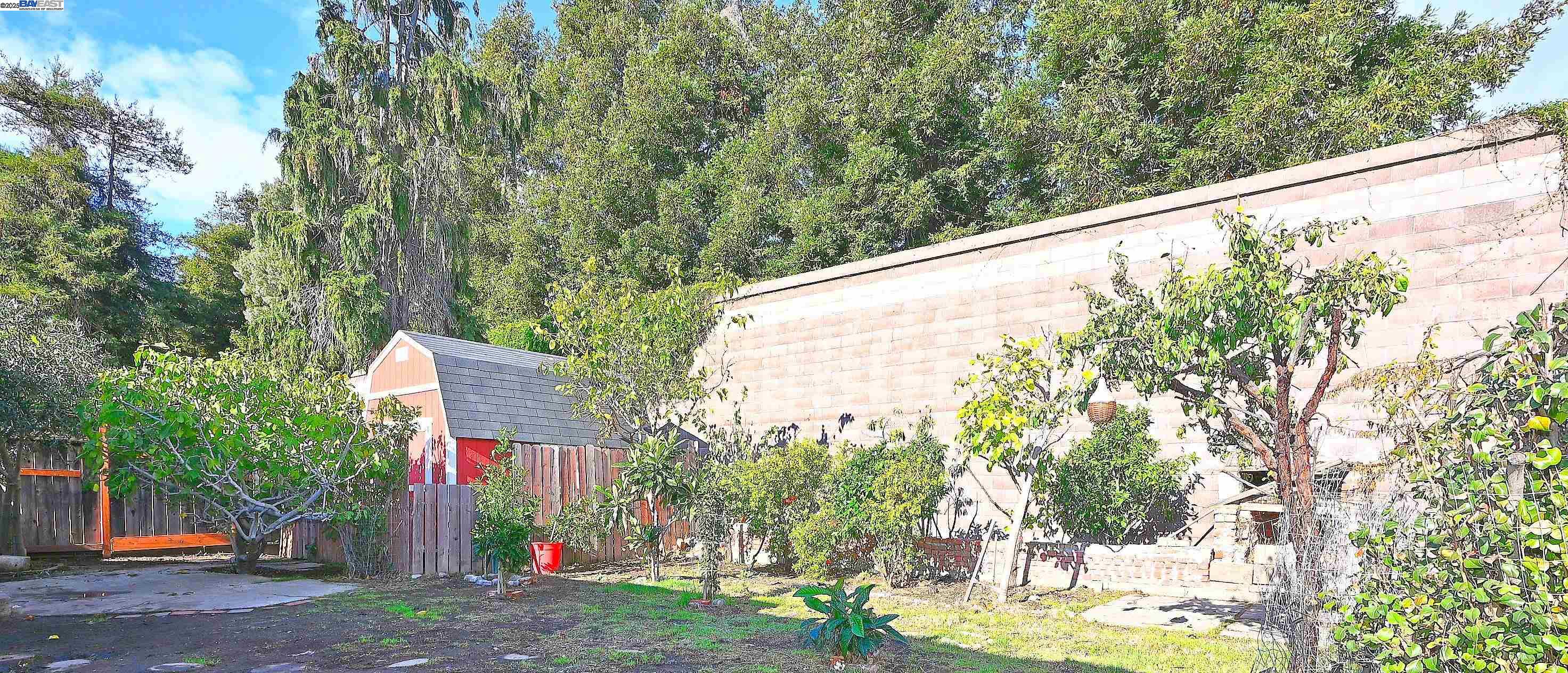 19092 Ricardo Avenue San Lorenzo, CA 94541 - Photo 25 of 29 a sign that is on the side of a road