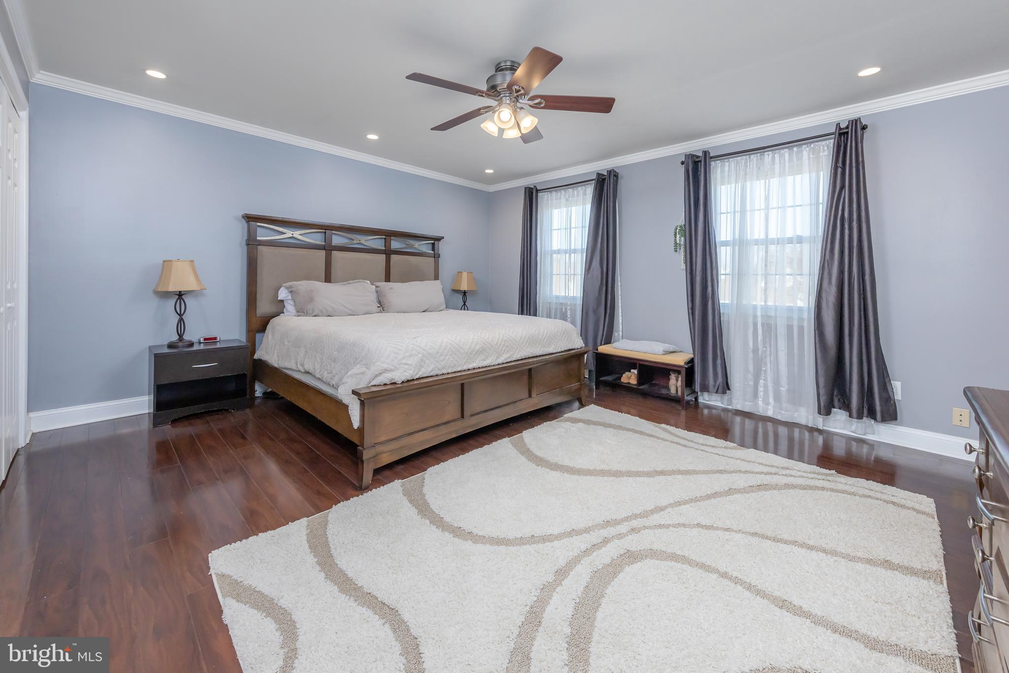 11 Glamis Road Blackwood, NJ 08012 - Photo 17 of 36 Primary bedroom w laminate floors & crown molding!