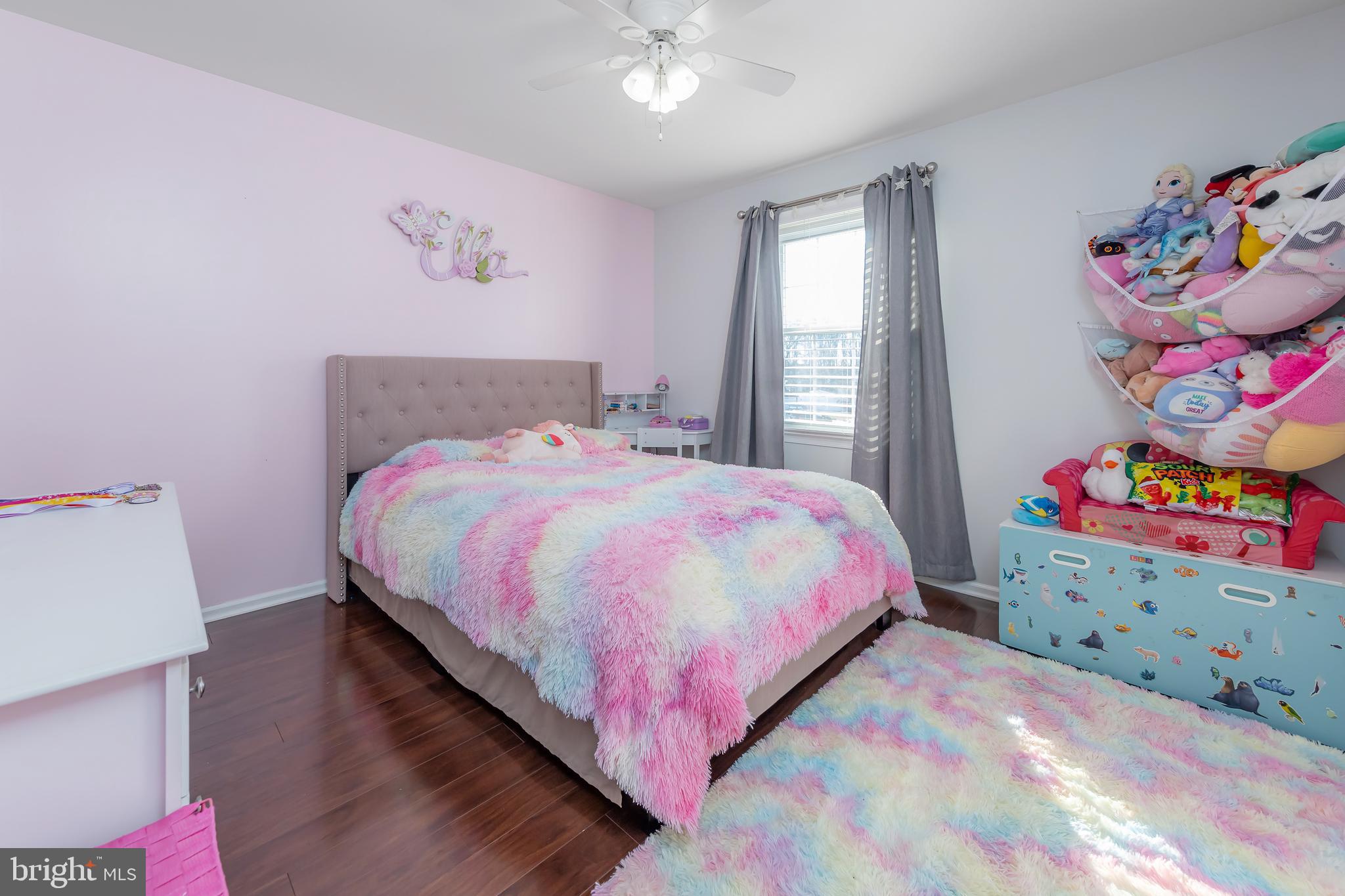 11 Glamis Road Blackwood, NJ 08012 - Photo 21 of 36 Bedroom 3 with laminate flooring!!