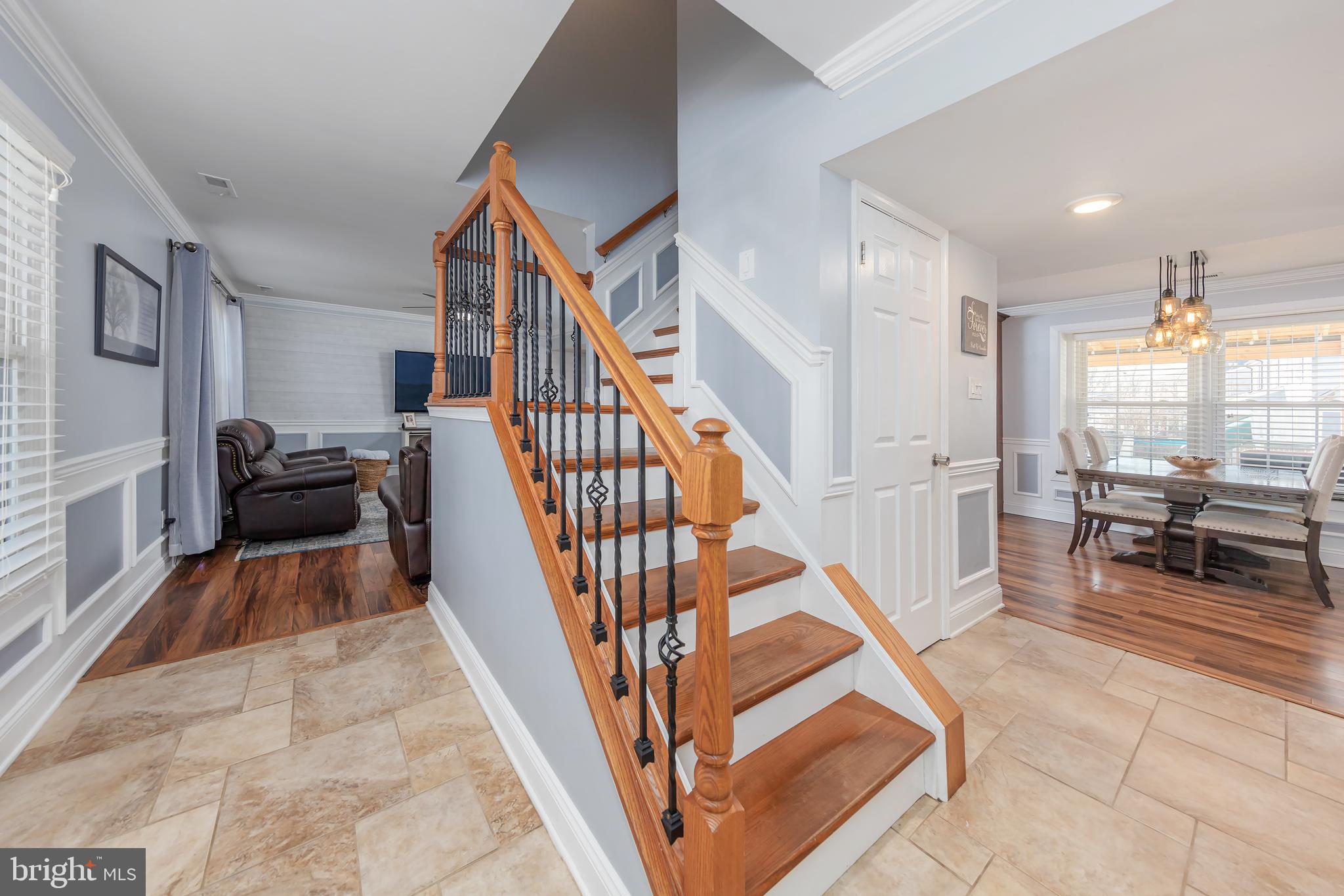 11 Glamis Road Blackwood, NJ 08012 - Photo 4 of 36 Greeted by warm and neutral colors!