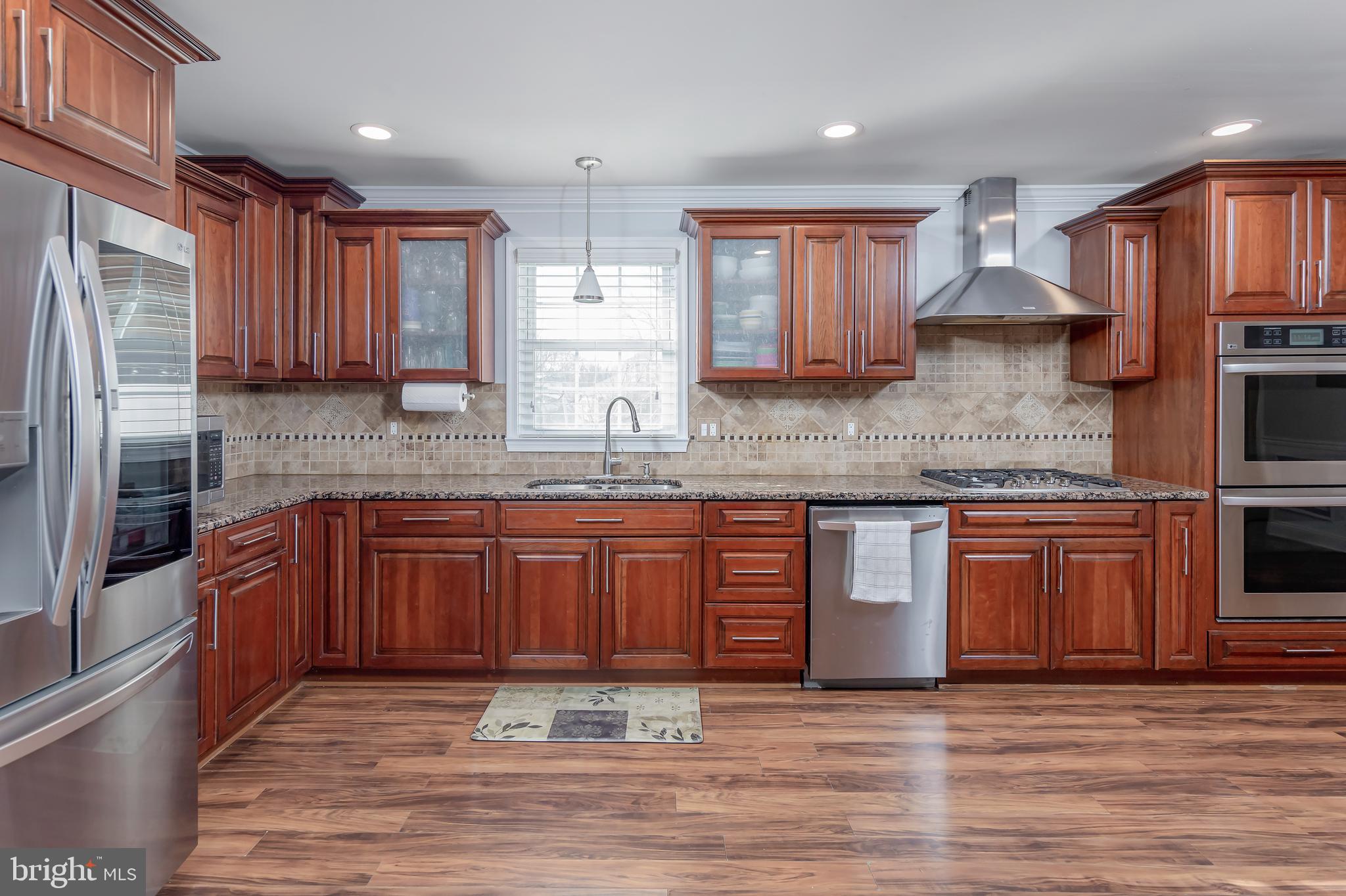 11 Glamis Road Blackwood, NJ 08012 - Photo 10 of 36 Storage, granite counter, stone backsplash!