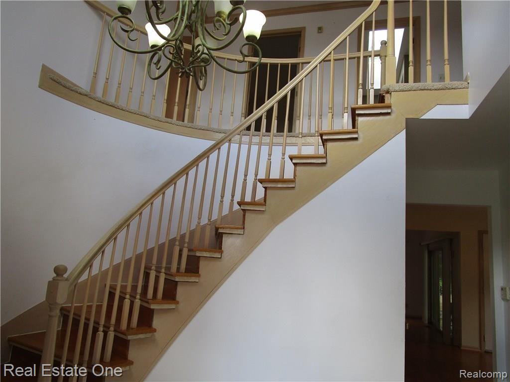 2124 Reagan Drive Rochester Hills, MI 48309 - Photo 8 of 23